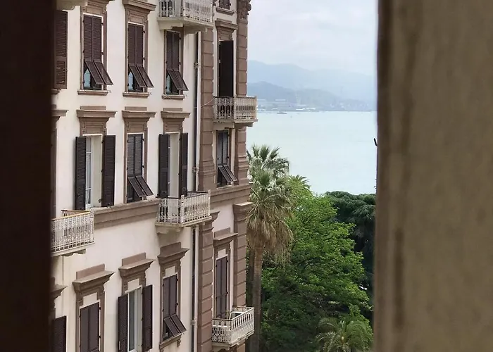 The Gate To Cinque Terre Pensión *